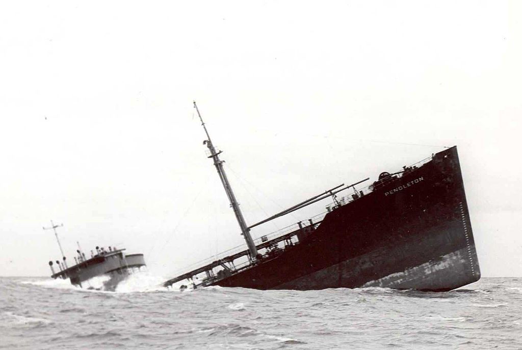 1024px-Pendleton_Sinking_Ship