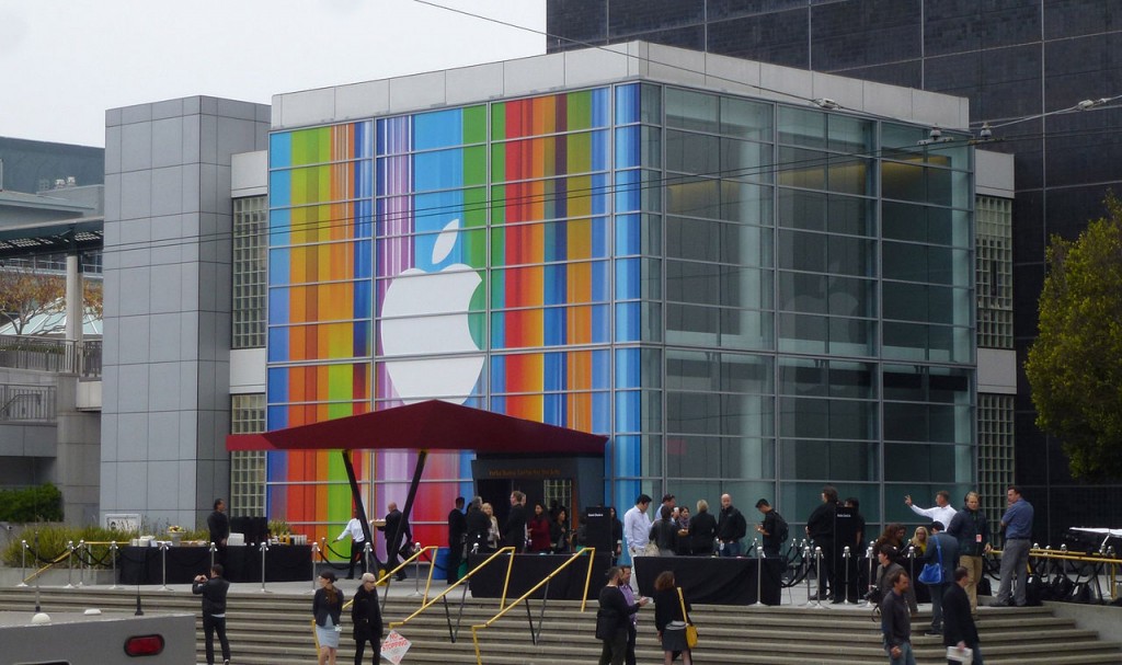 1280px-IPhone_5_keynote_cropped