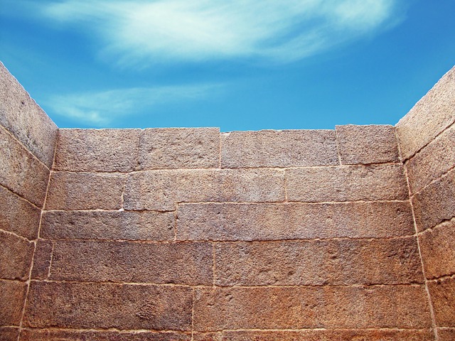 wall-644468_640