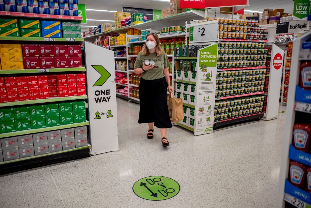 BRITAIN-HEALTH-VIRUS-RETAIL-DISTANCING