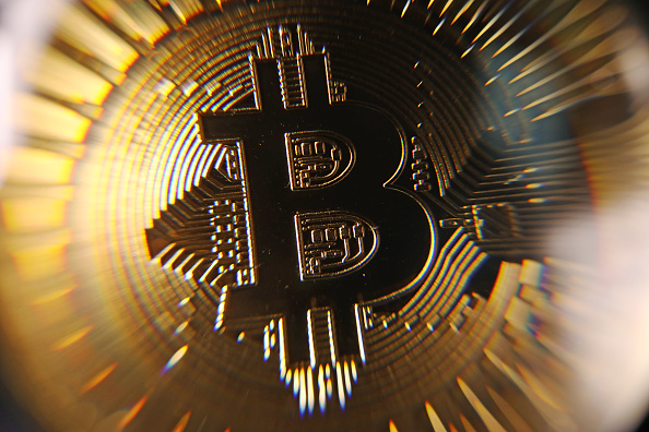 Coinbase Shares Hit $100B Valuation on Debut - CFO
